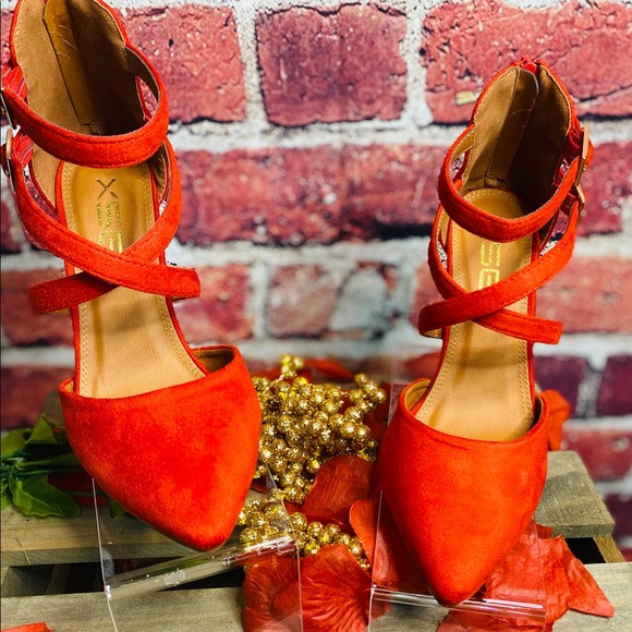 Red Heels - Picture 4 of 4